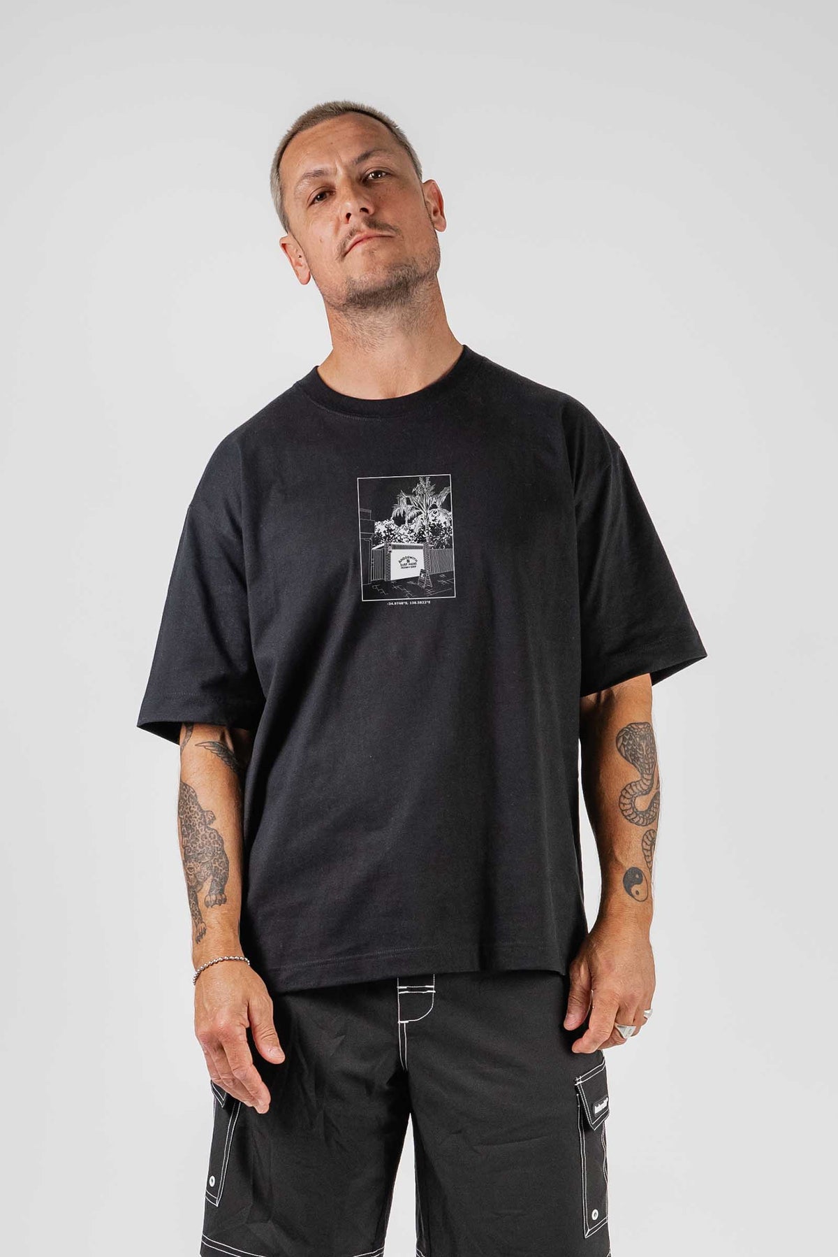 Garage Shop Box Fit Tee Black