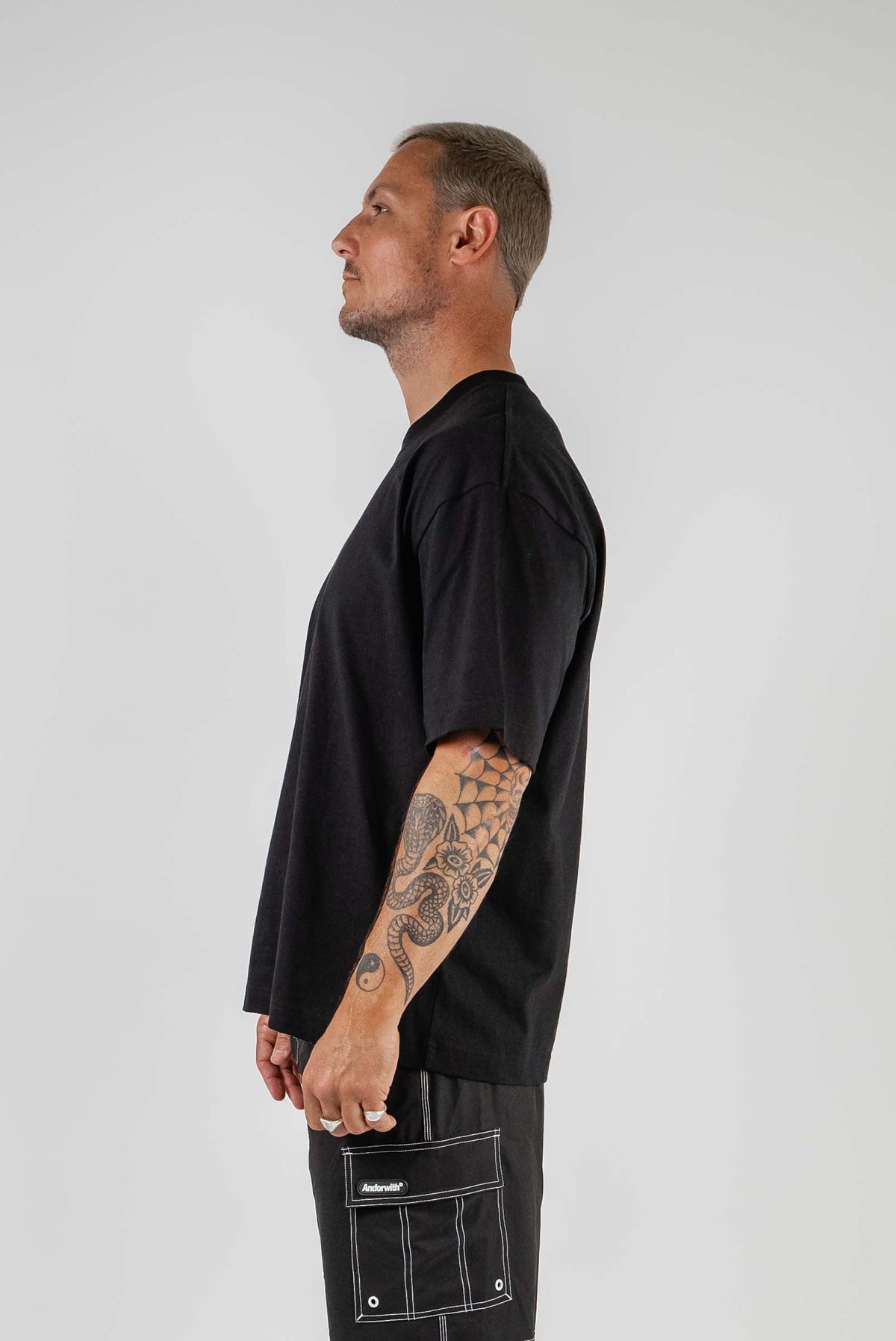 Garage Shop Box Fit Tee Black