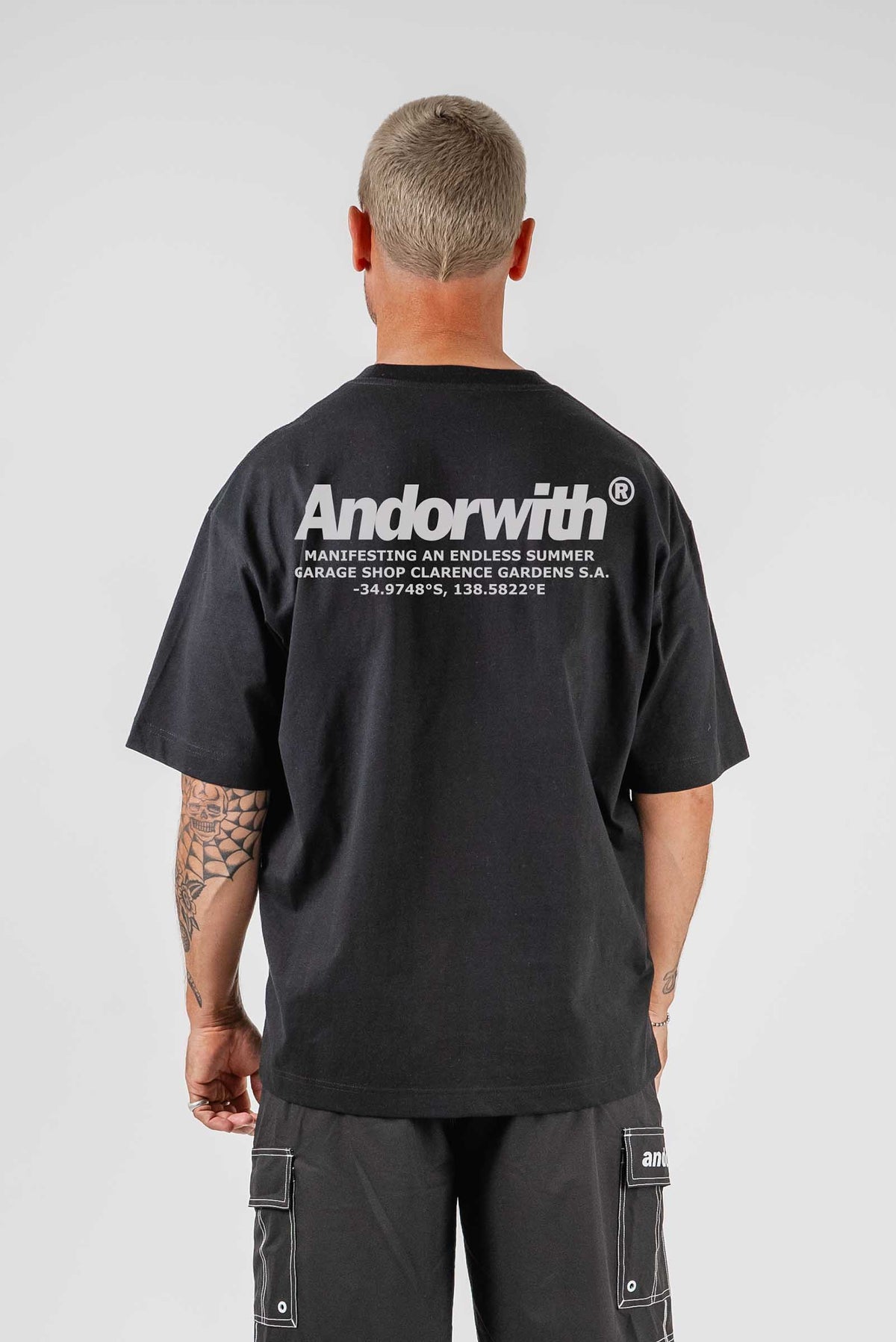 Garage Shop Box Fit Tee Black