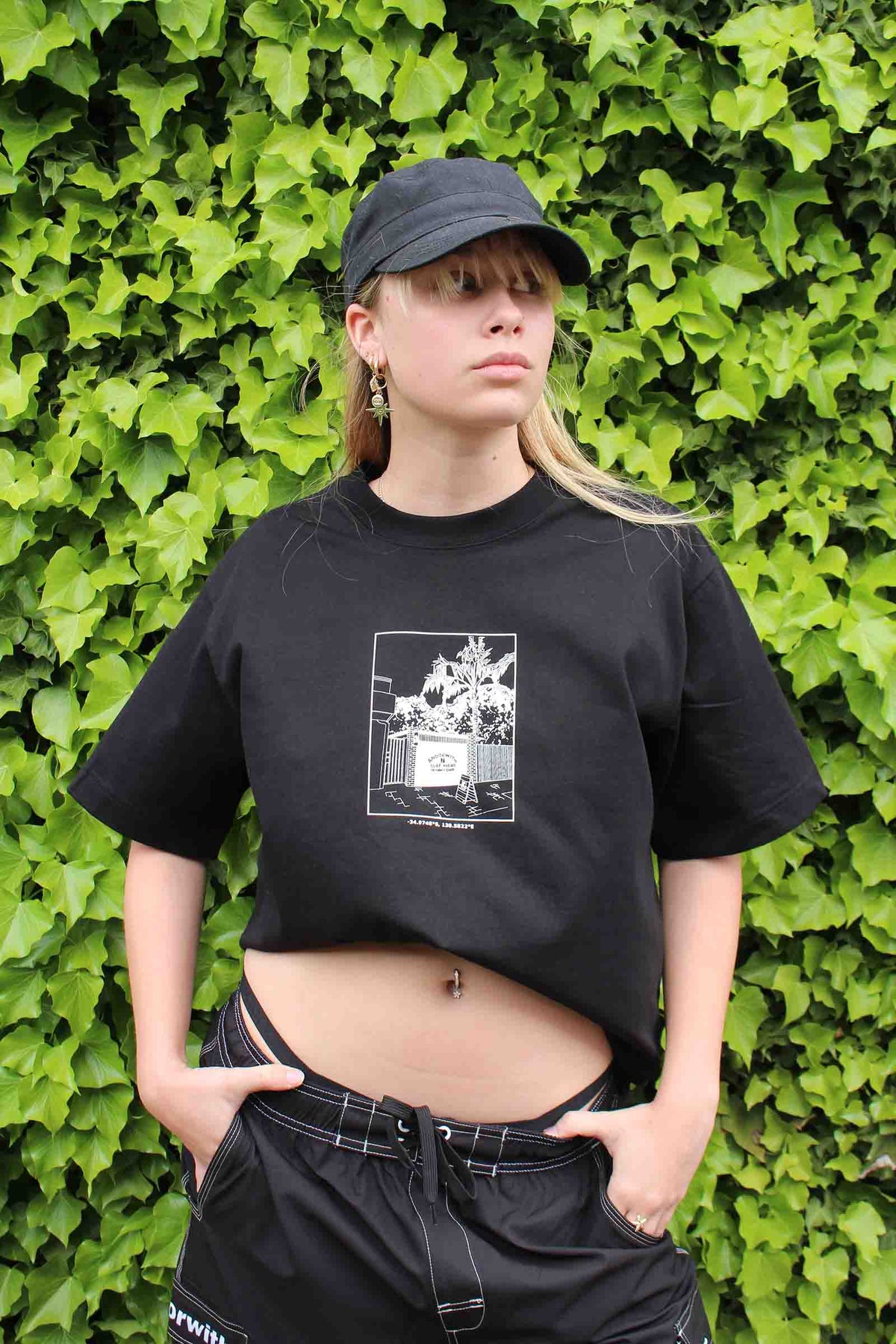 Garage Shop Box Fit Tee Black