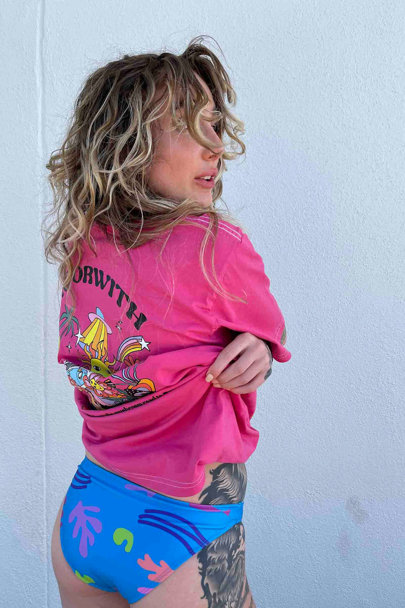 pink-unisex-tshirt-kombi-andorwith-surf-skate-wear-Australia