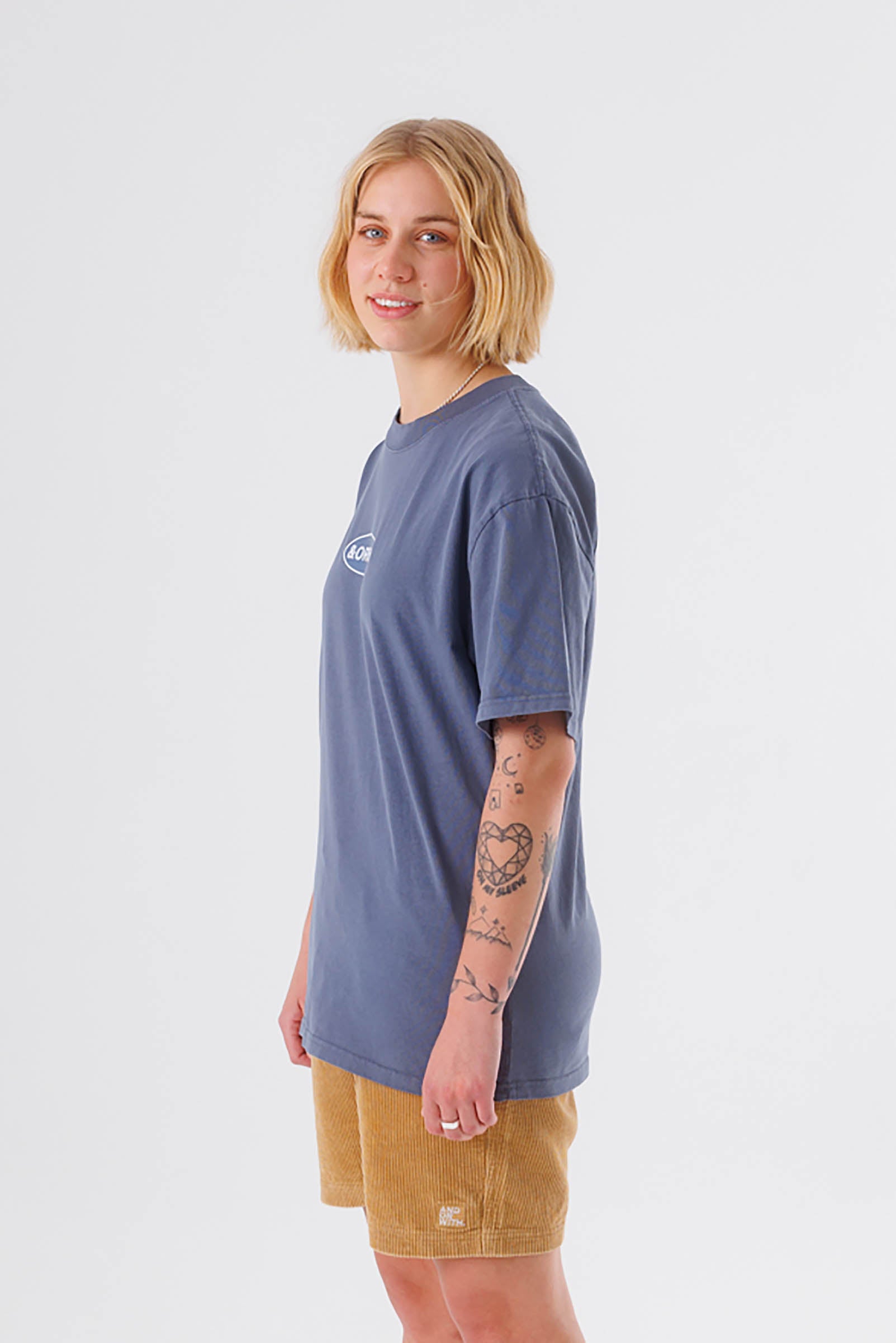 unisex-box-fit-tshirt-andorwith-surf-skate-wear