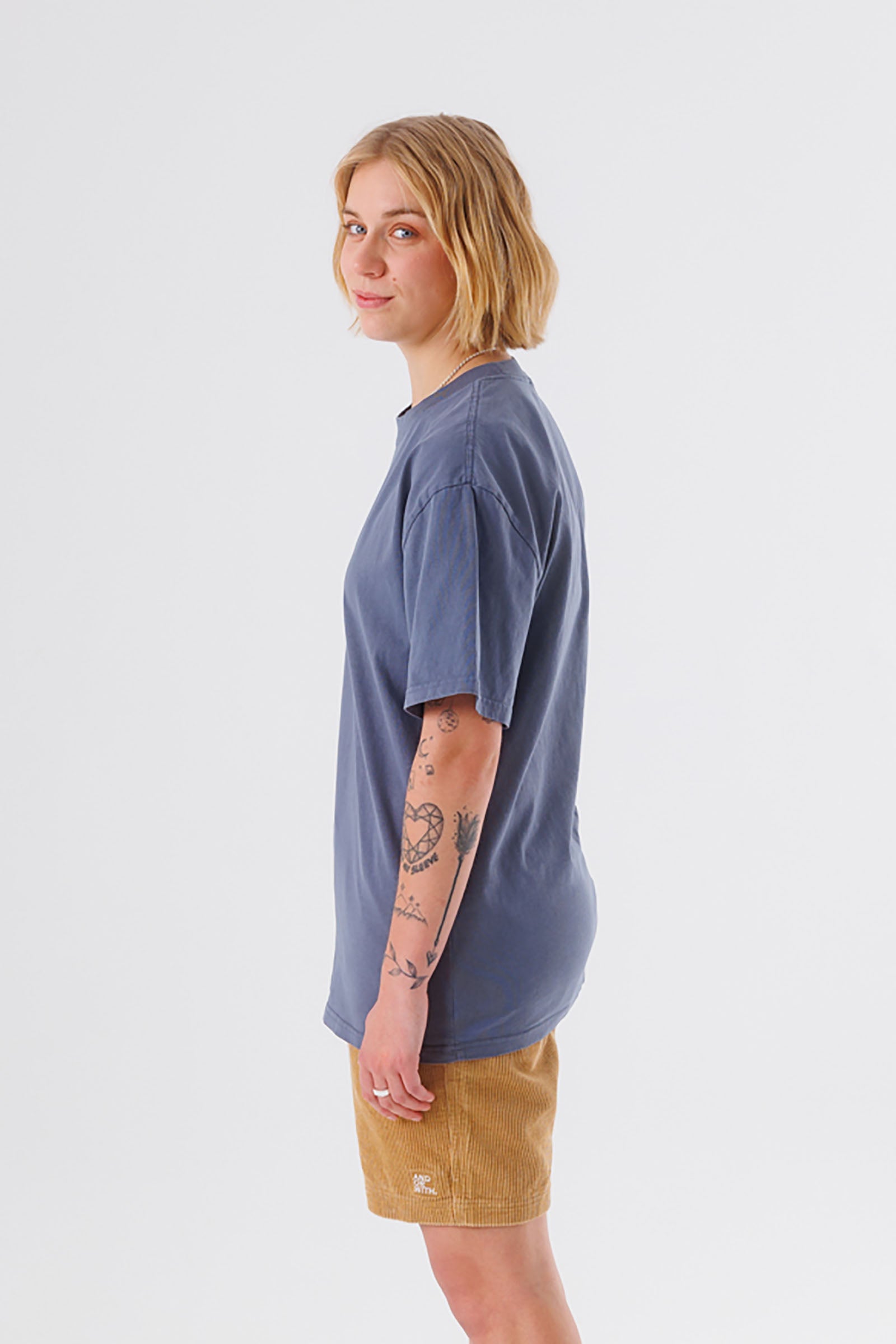 unisex-box-fit-tshirt-andorwith-surf-skate-wear