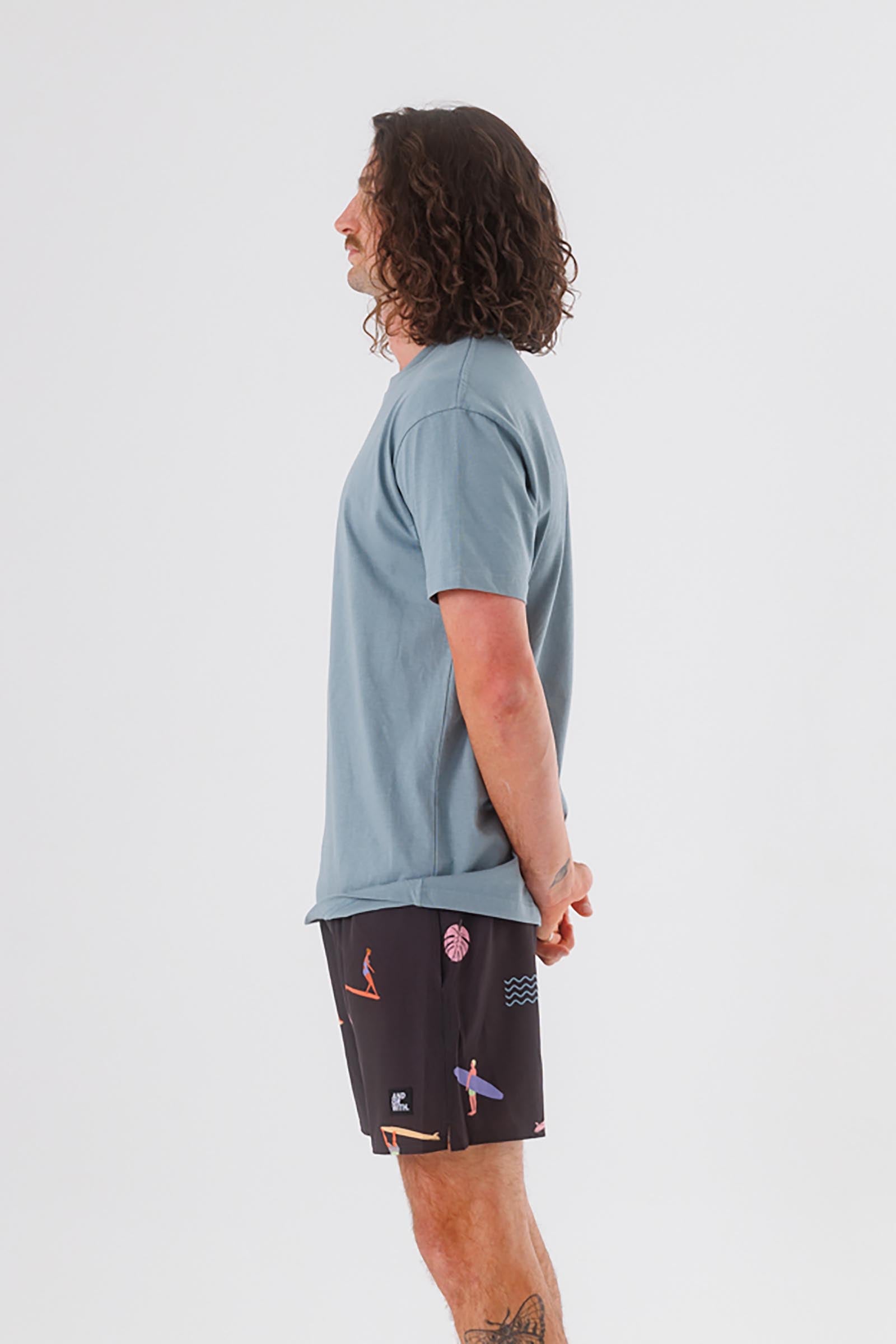 Family-Tee-Faded-Ocean-Blue-andorwith-surf-skate-wear