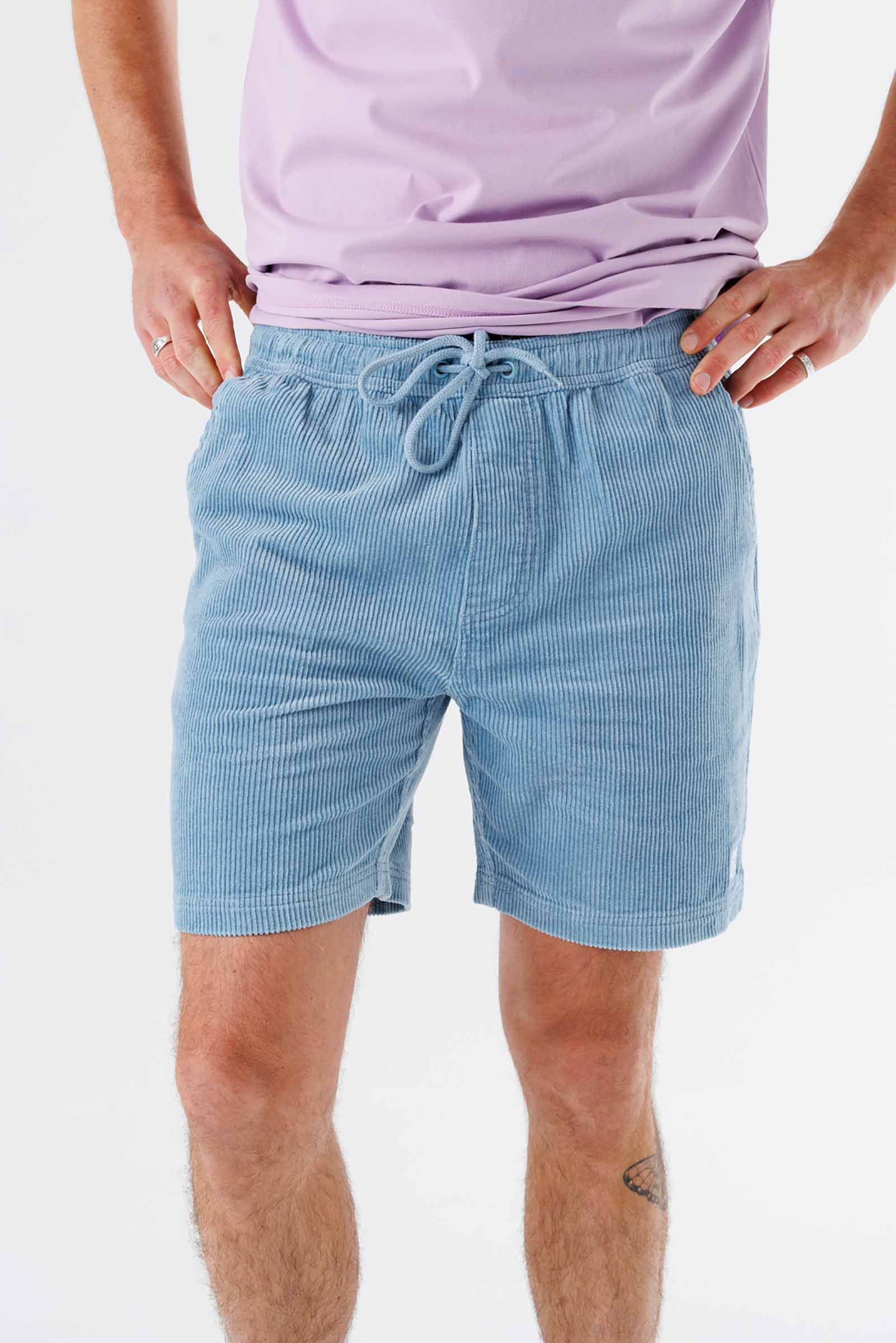 Corduroy-blue-shorts-andorwith-surf-skate-wear