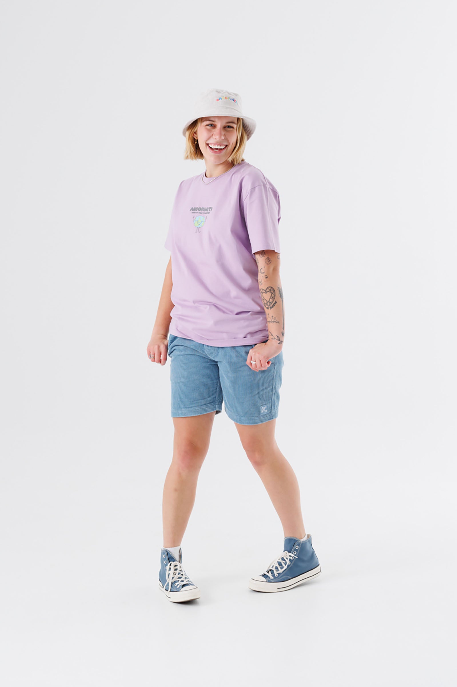 Corduroy-blue-shorts-andorwith-surf-skate-wear