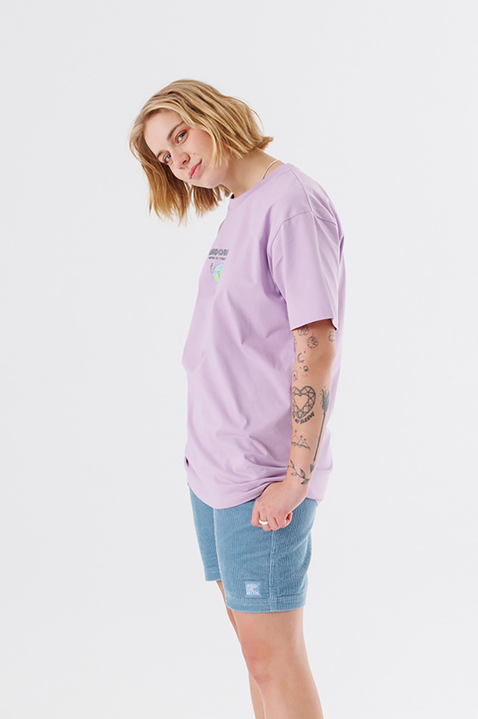 unisex-lavender-tshirt-andorwith-surf-skate-wear