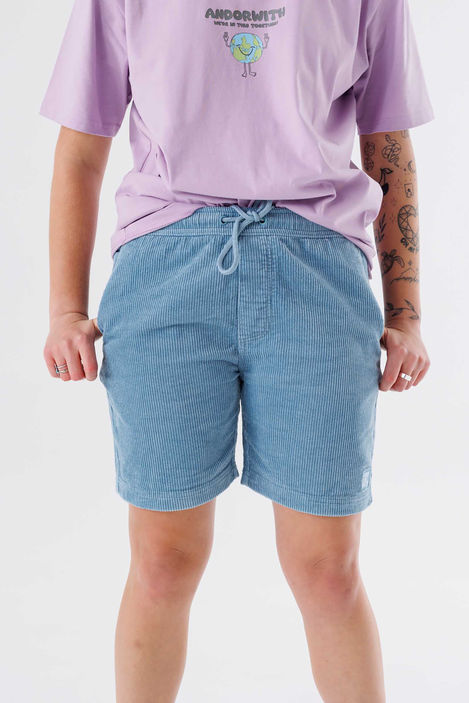 Corduroy-blue-shorts-andorwith-surf-skate-wear