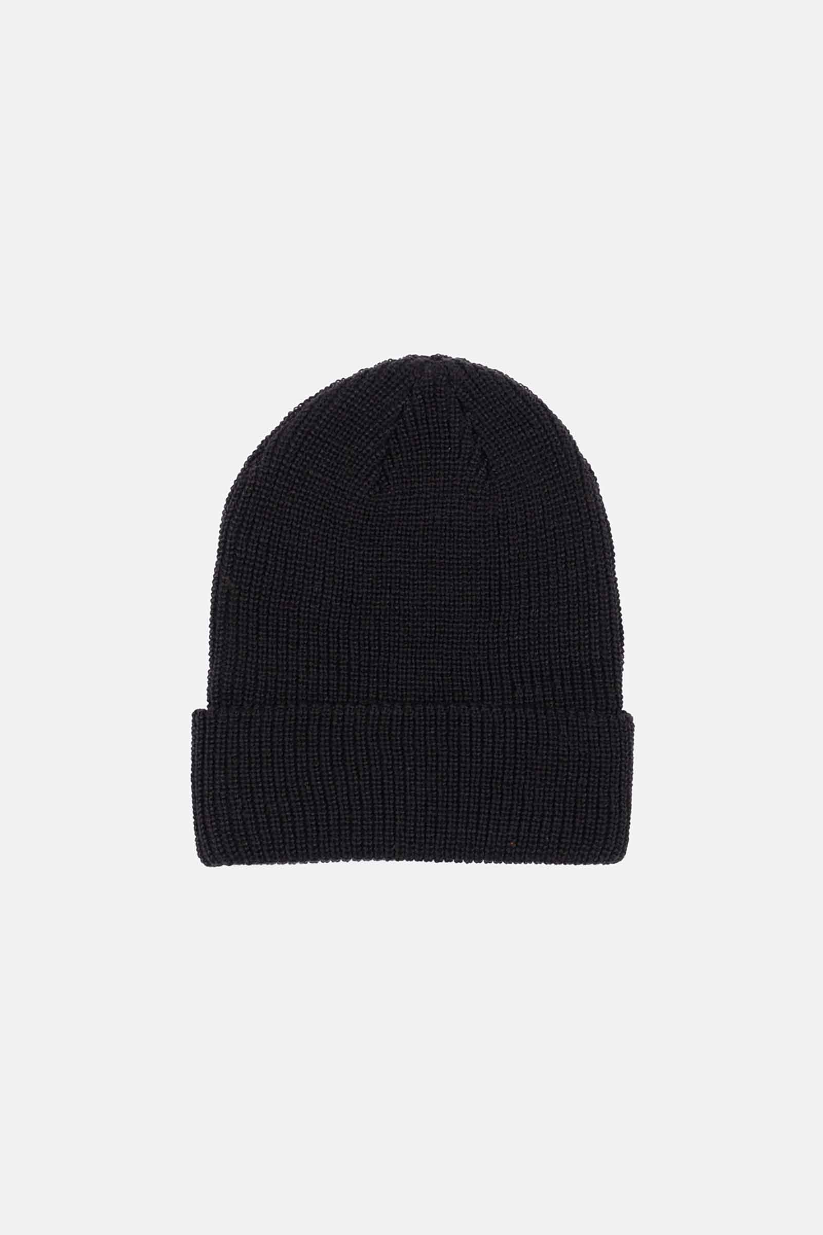 unisex-black-wool-beanie-andorwith-surf-skate-wear