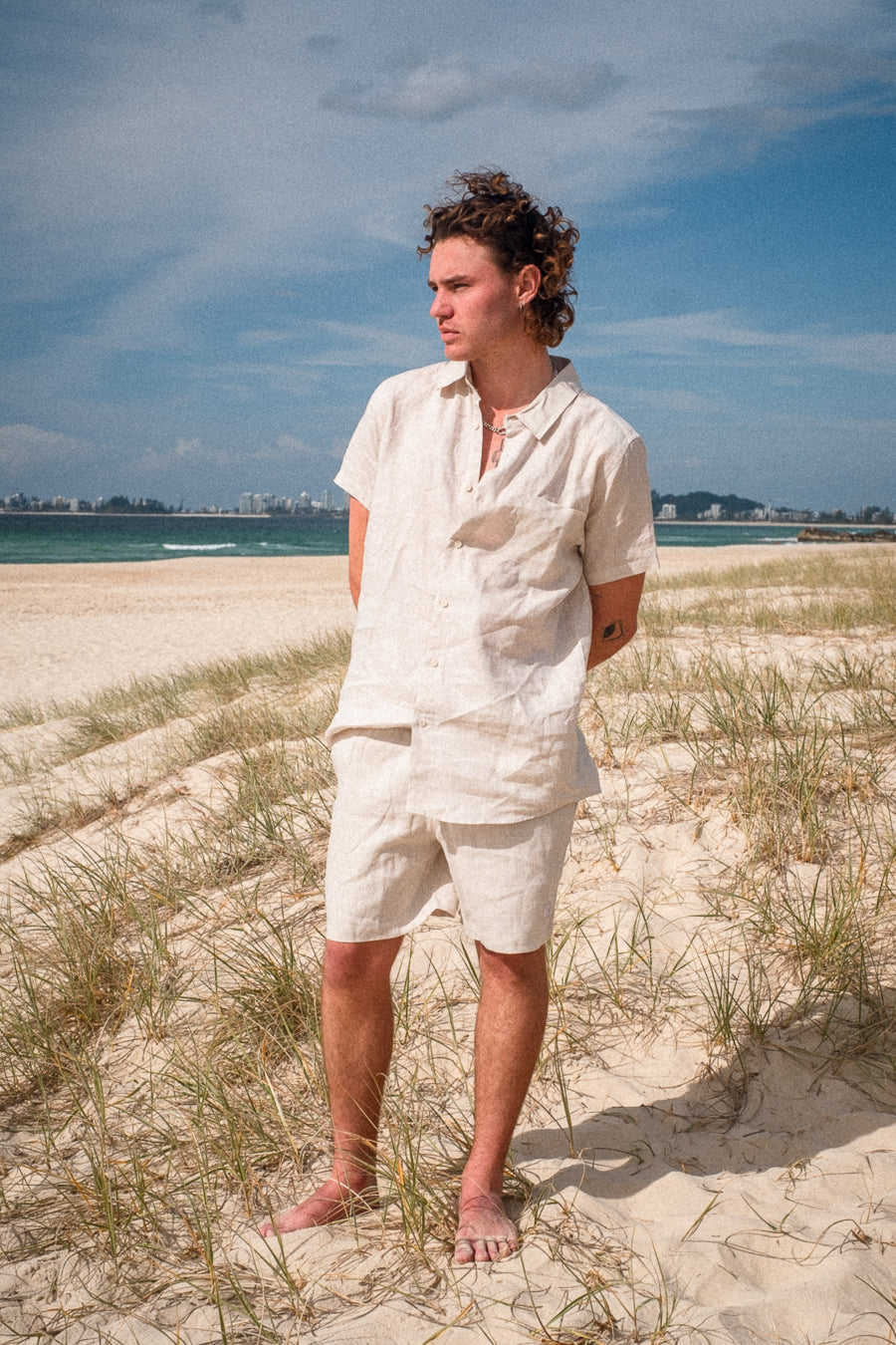 cream-linen-shorts-andorwith-Australia