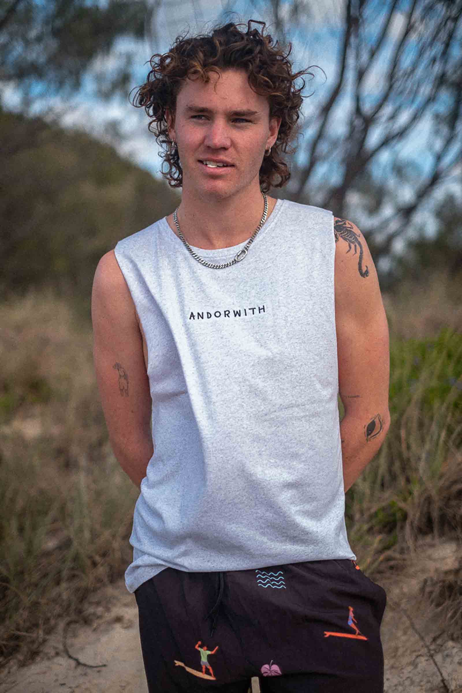 White-muscle-tshirt-andorwith-surf-skate-fashion