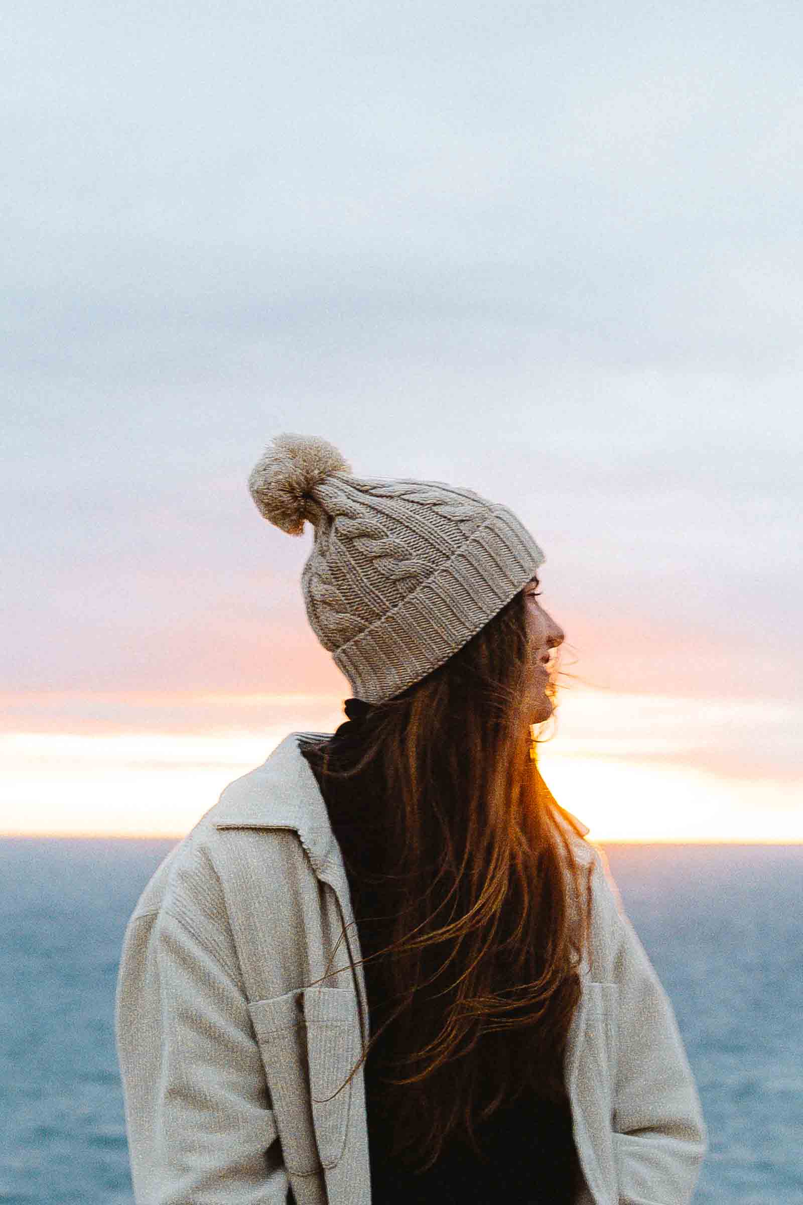 unisex-cream-wool-cable-knit-beanie-andorwith-surf-skate-wear