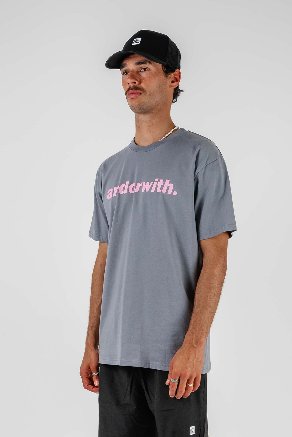 Statement Tee Gravel