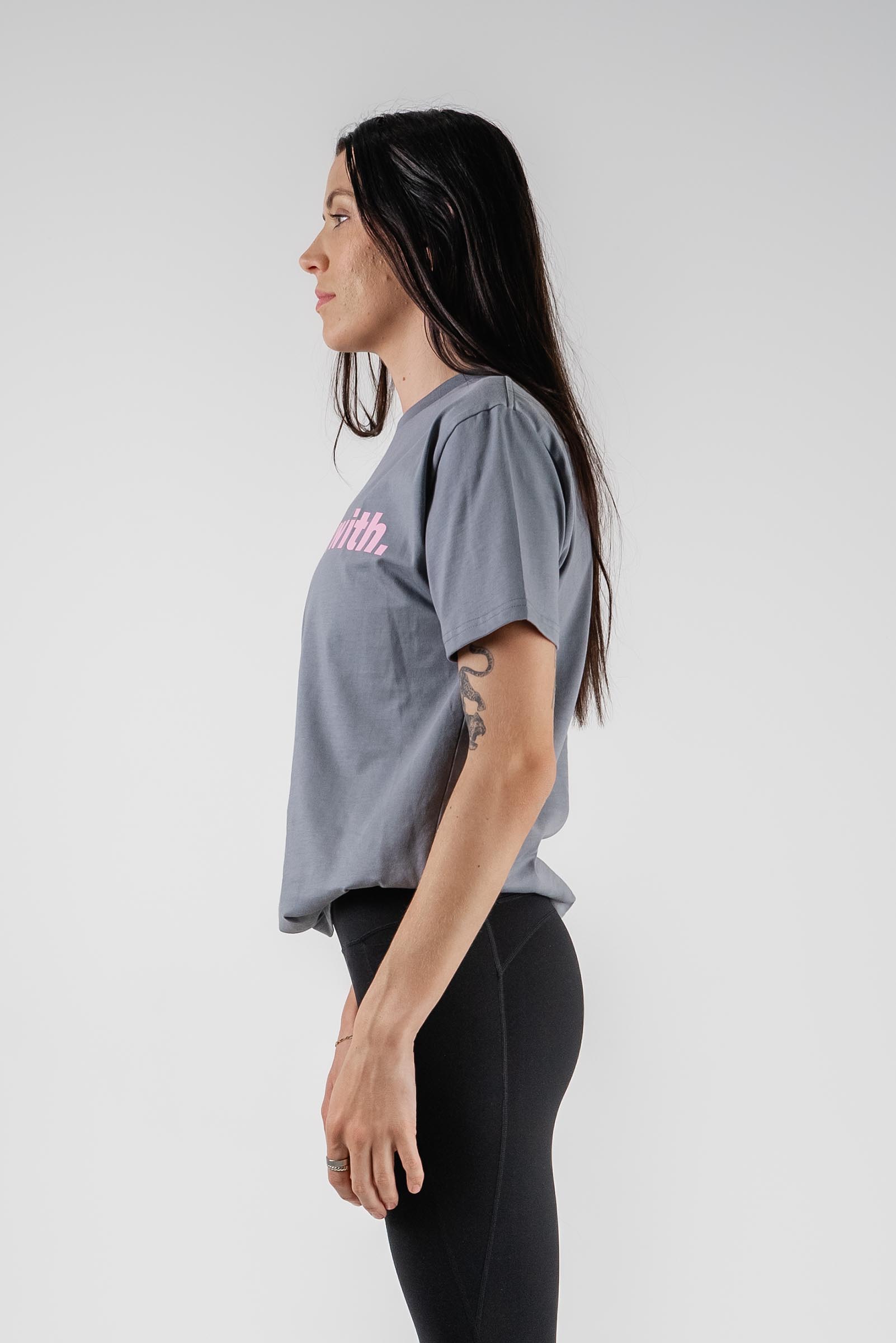 Statement Tee Gravel