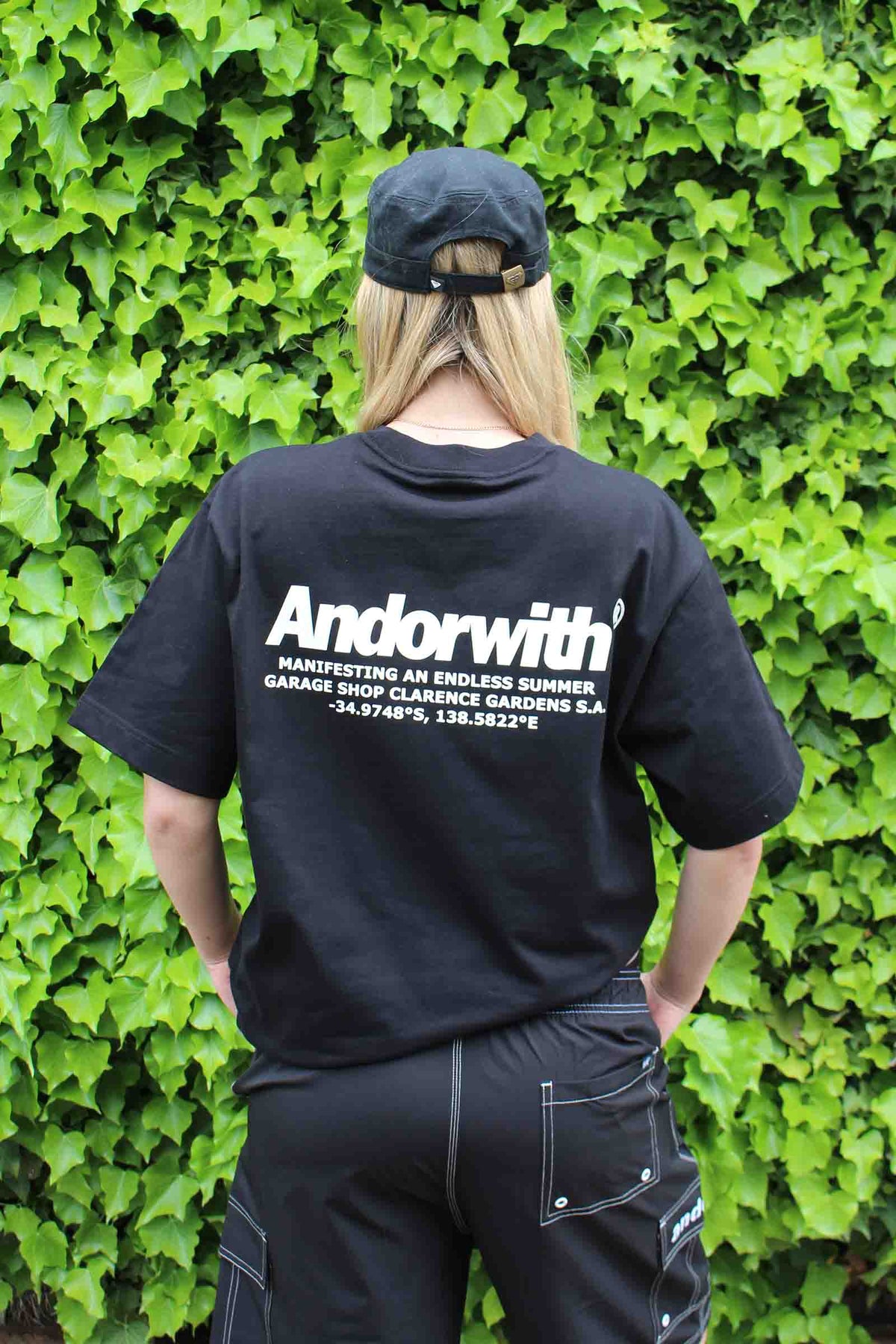 Garage Shop Box Fit Tee Black